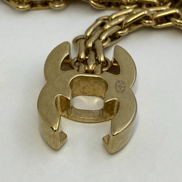 CHANEL Turnlock Necklace CC Autumn 2009 Gold Tone Authenticated - Picture 12 of 16